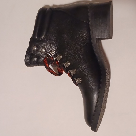 Kenneth Cole Women's Black Leather Lace-up Ankle Booties - Picture 1 of 7